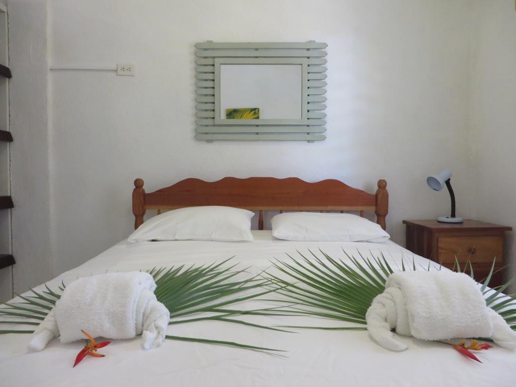 Simberts Apartments Maya Beach Bagian luar foto