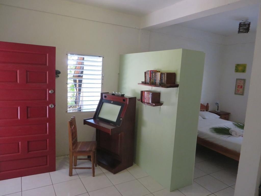 Simberts Apartments Maya Beach Bagian luar foto