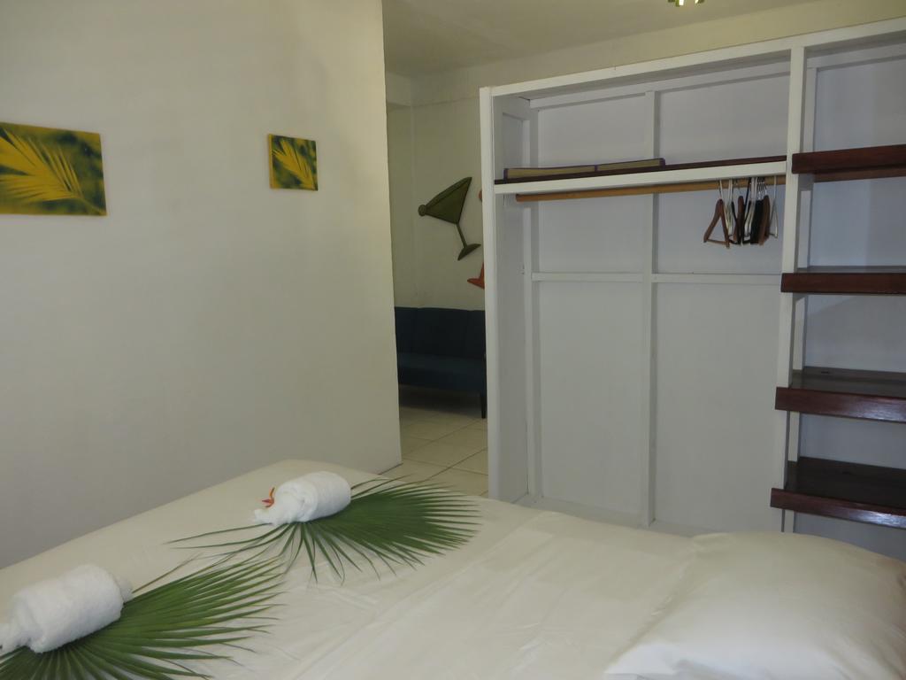 Simberts Apartments Maya Beach Bagian luar foto