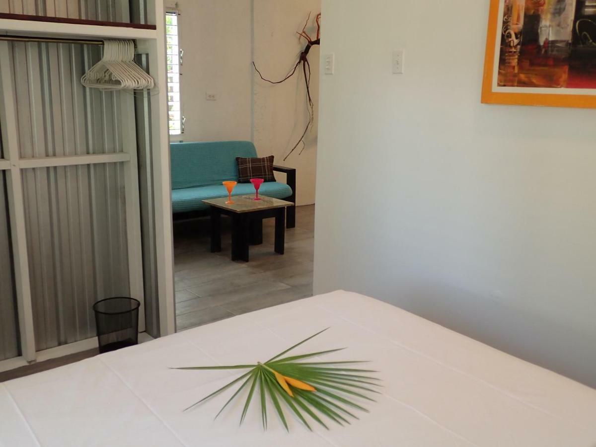Simberts Apartments Maya Beach Bagian luar foto