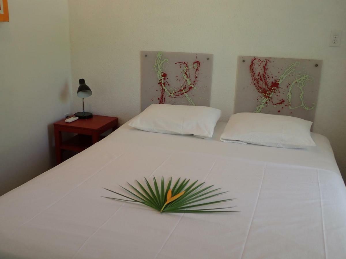 Simberts Apartments Maya Beach Bagian luar foto