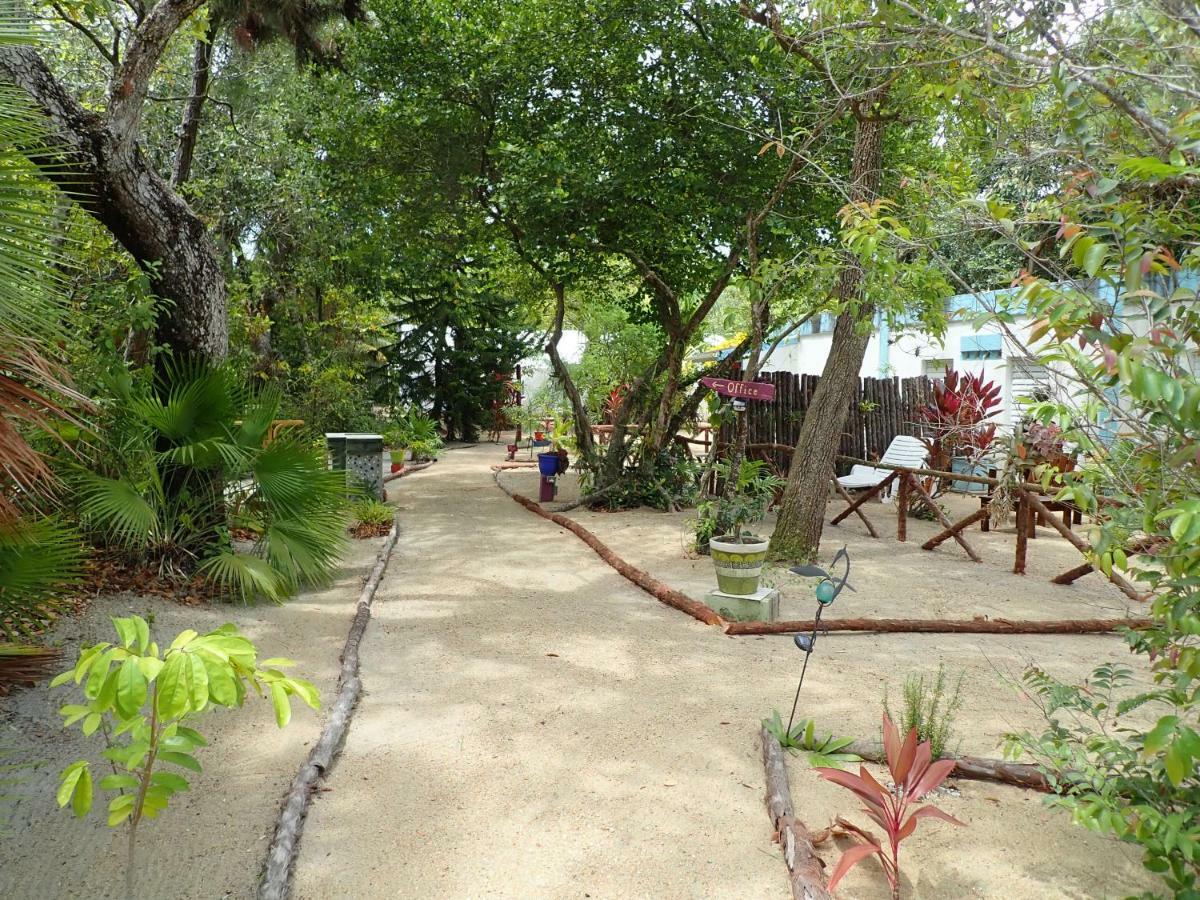 Simberts Apartments Maya Beach Bagian luar foto
