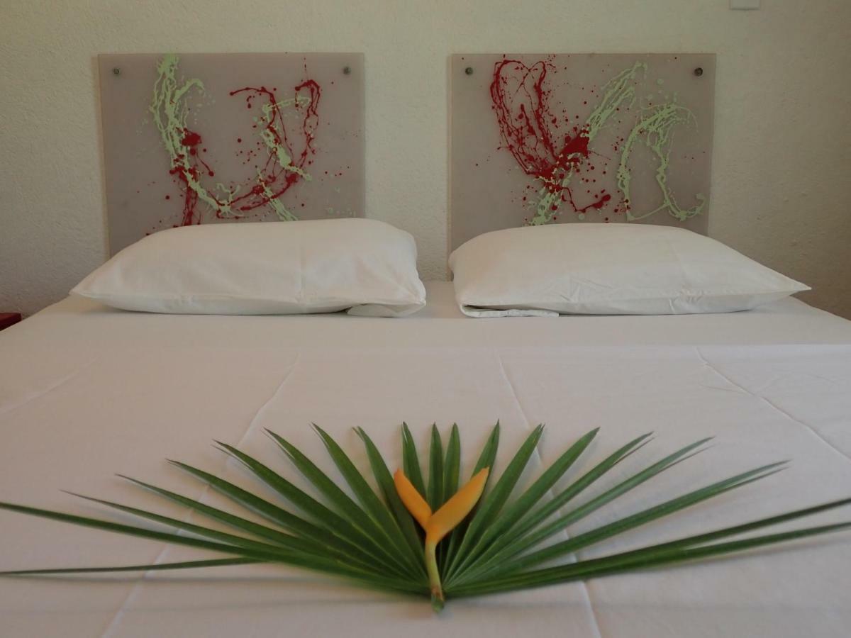 Simberts Apartments Maya Beach Bagian luar foto