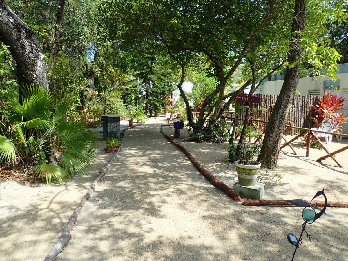 Simberts Apartments Maya Beach Bagian luar foto